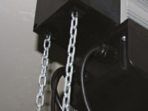 Возможность ручного управления воротами при помощи цепи в случае долговременного отключения электроэнергии